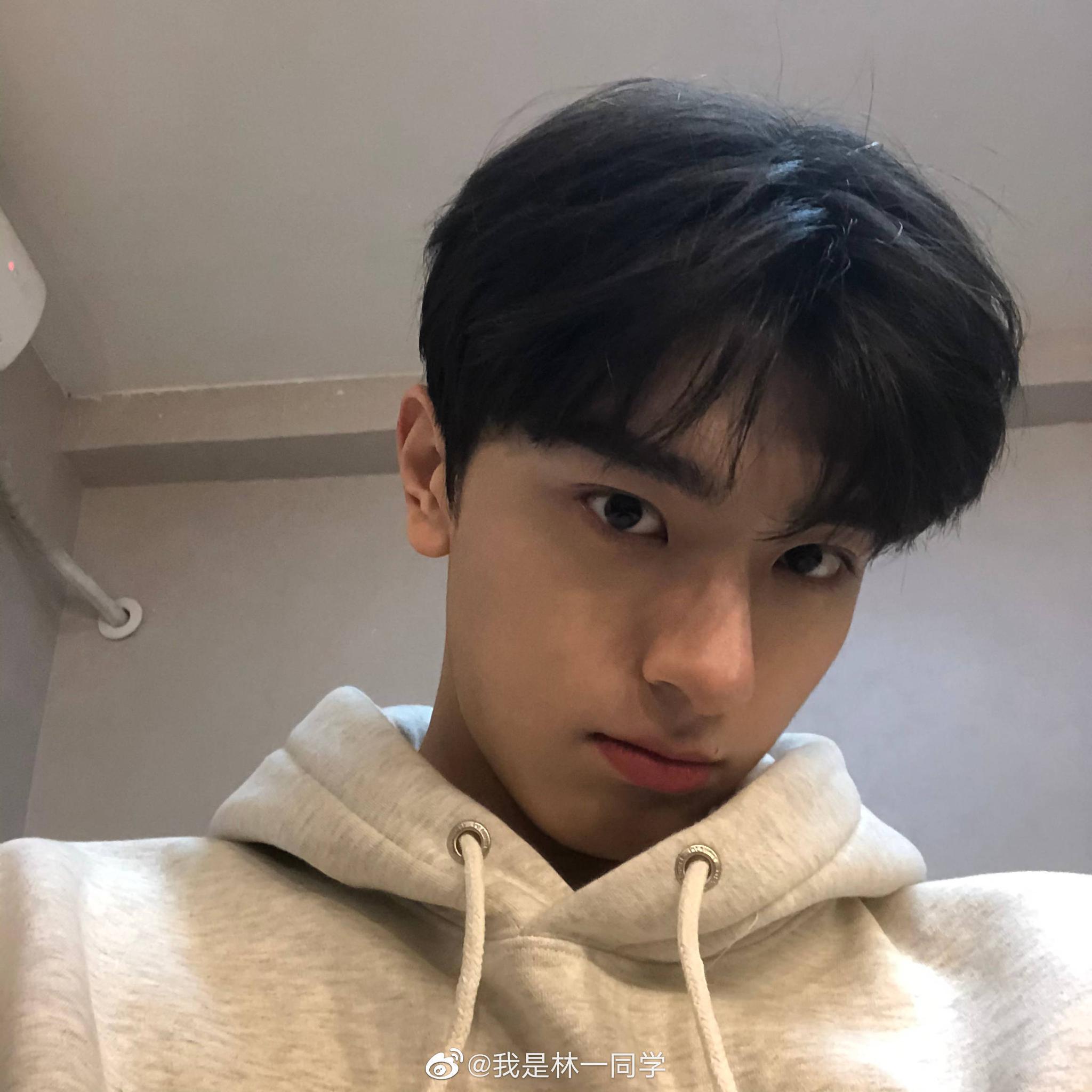 文淇和林一要一起合作校园剧《别想打扰我学习》了,林一颜值在线