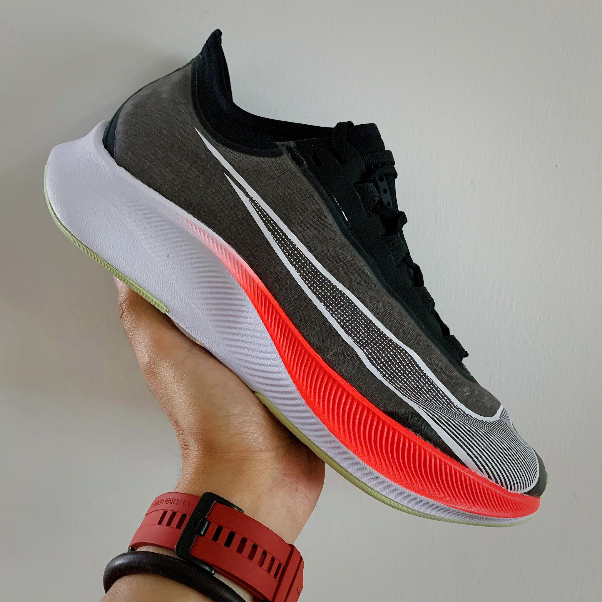 今天才第一次穿nike zoom fly 3,第一脚感觉和上一代差别很大_高清