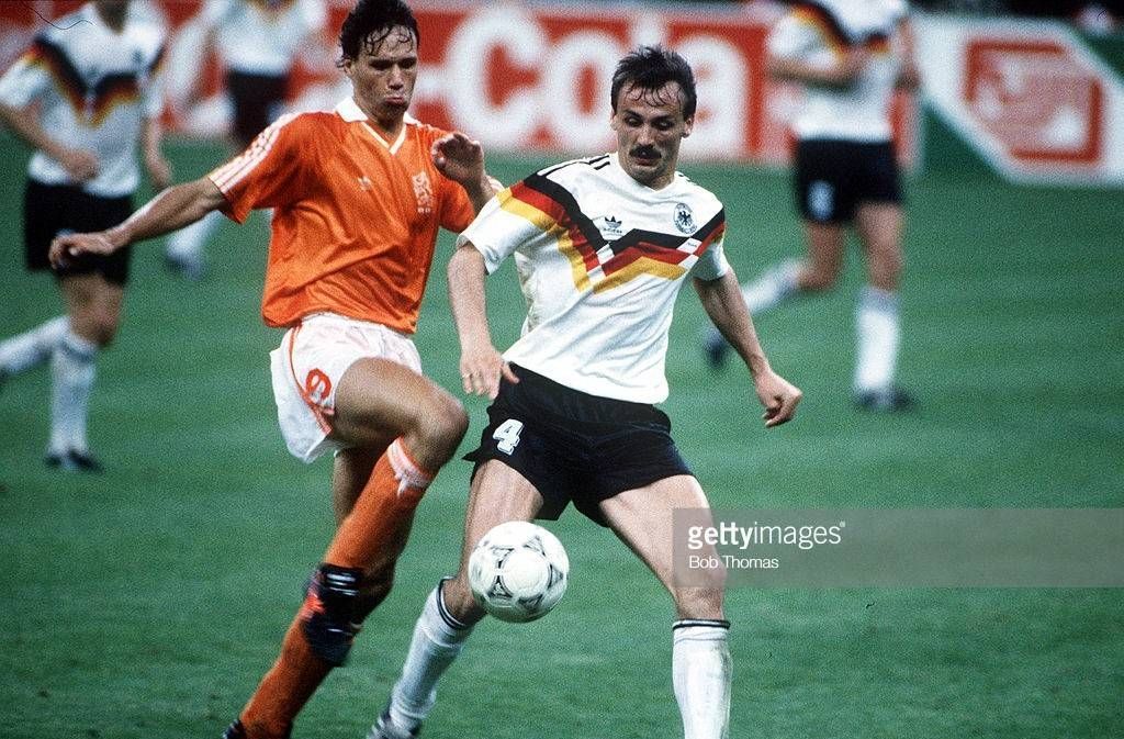 1990年意大利之夏,世界杯上的四大足球品牌居然没有nike