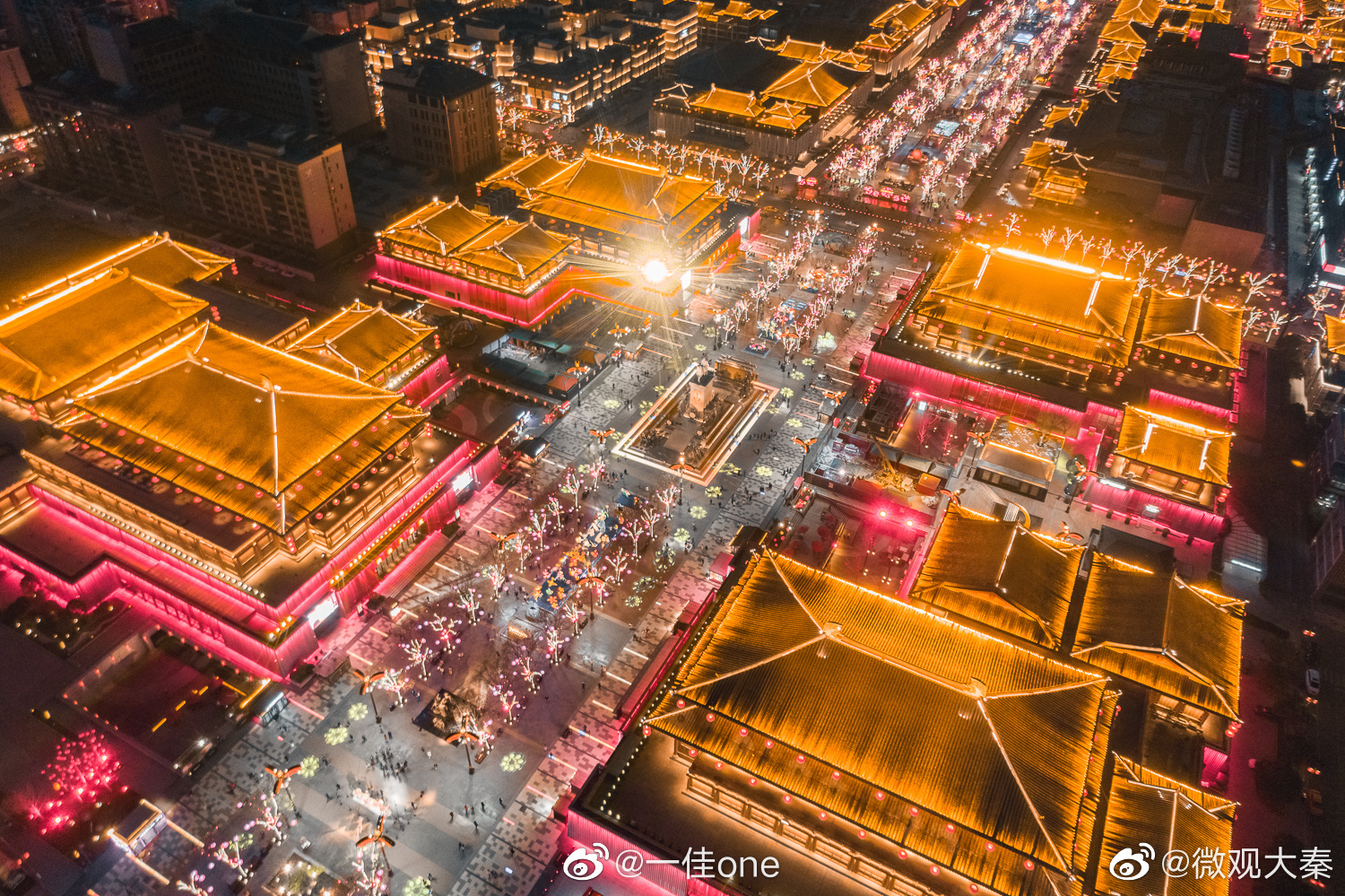 航拍西安大唐不夜城夜景受疫情影响今年的不夜城人少了许多