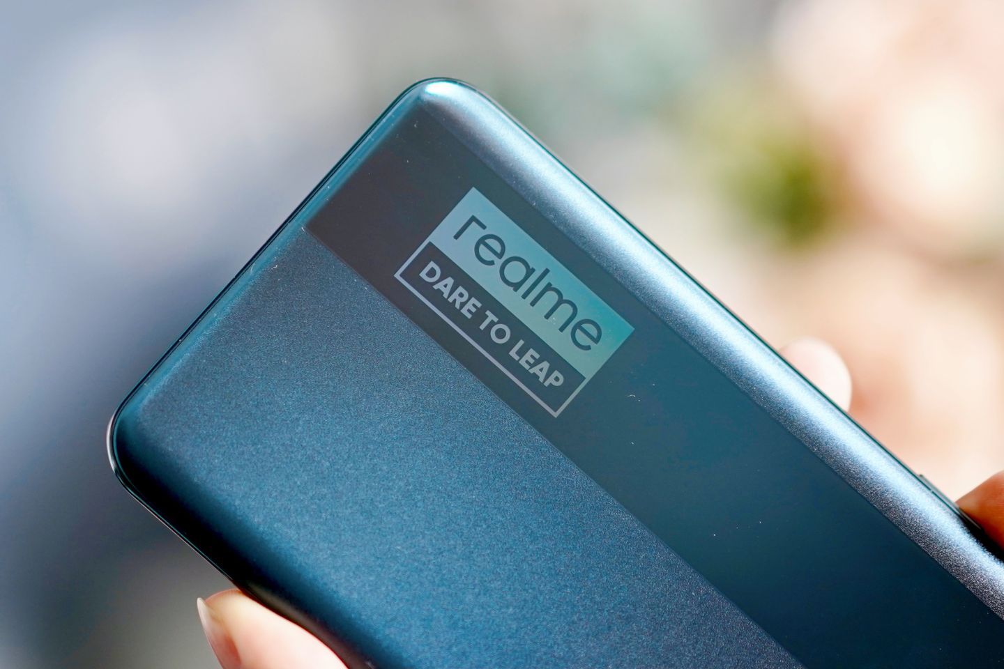 作为面向年轻人的科技潮牌,realme提取了科幻文化中最