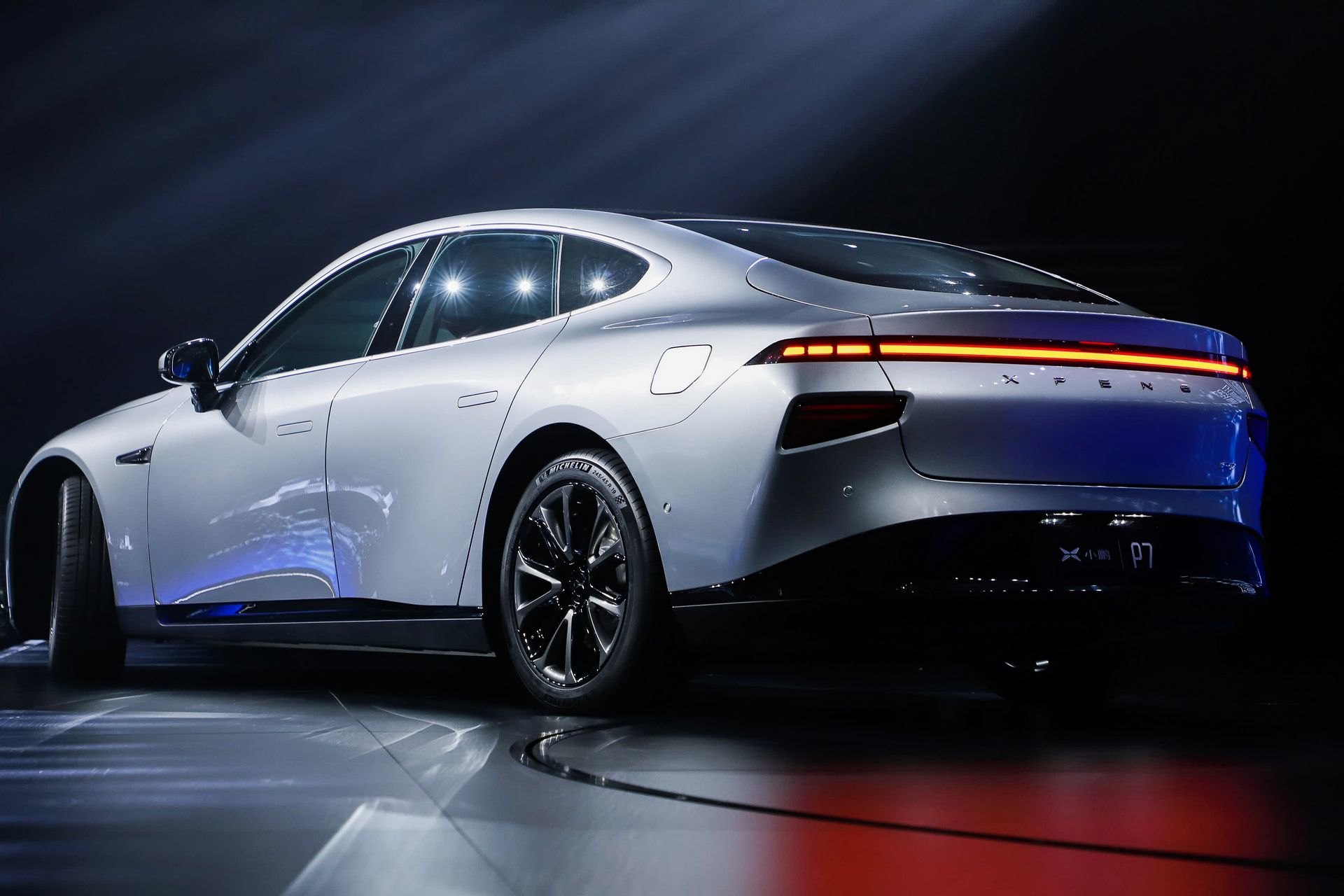 小鹏p7售价22.99万元起 最长706km续航比model 3更香-新浪汽车