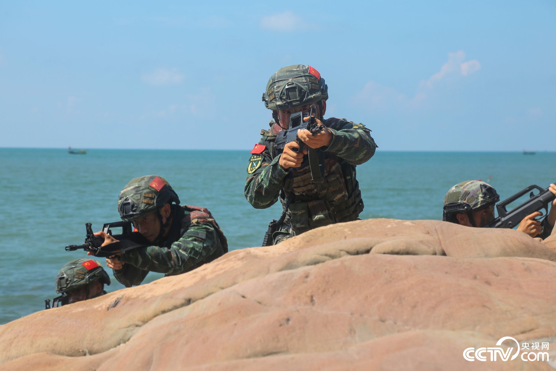 广西北海:武警官兵实战演训 锤炼过硬打赢本领