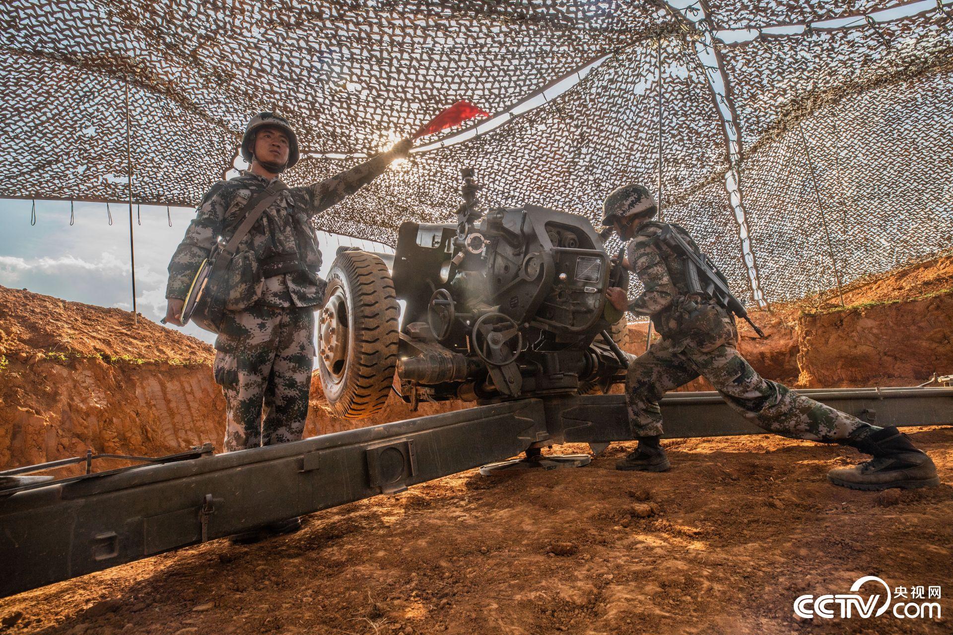 第75集团军某合成旅炮兵实弹射击提升部队协同打击能力