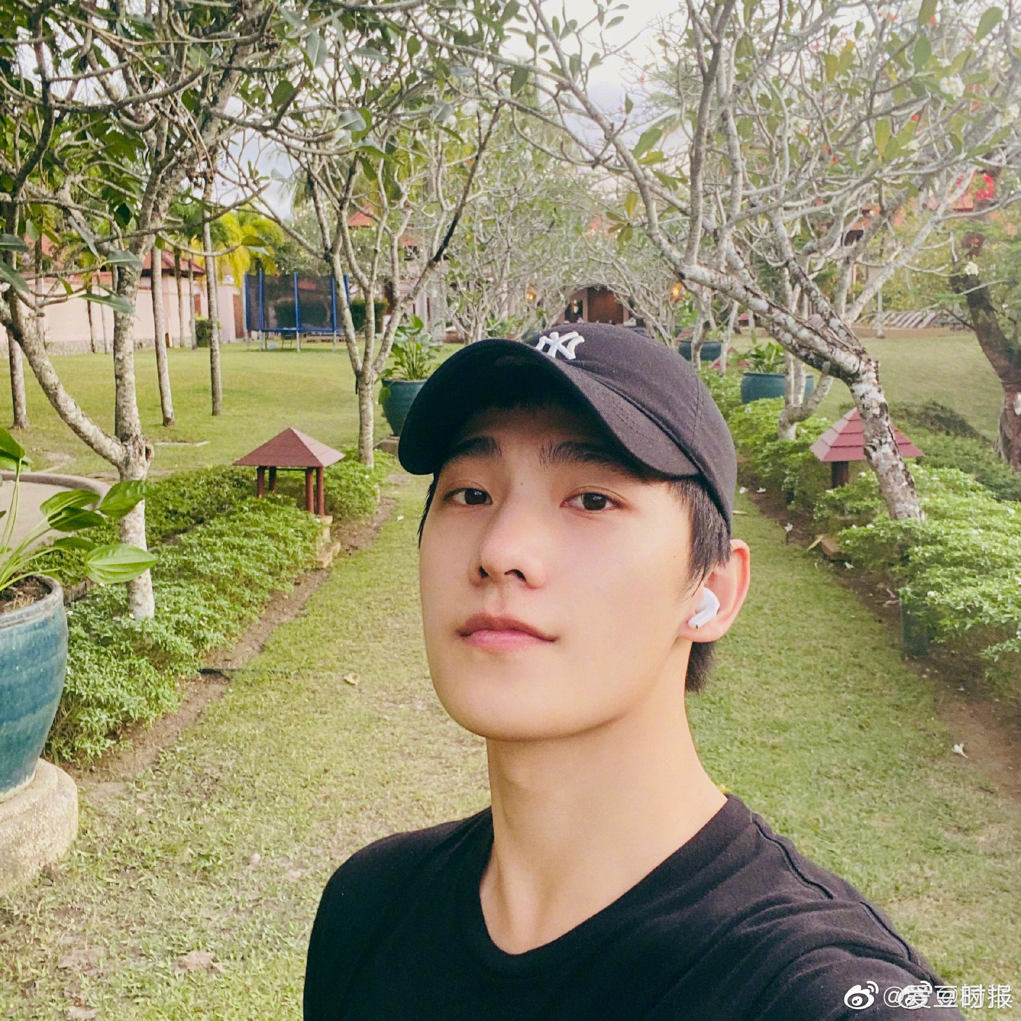 帅哥营业了18张自拍呢