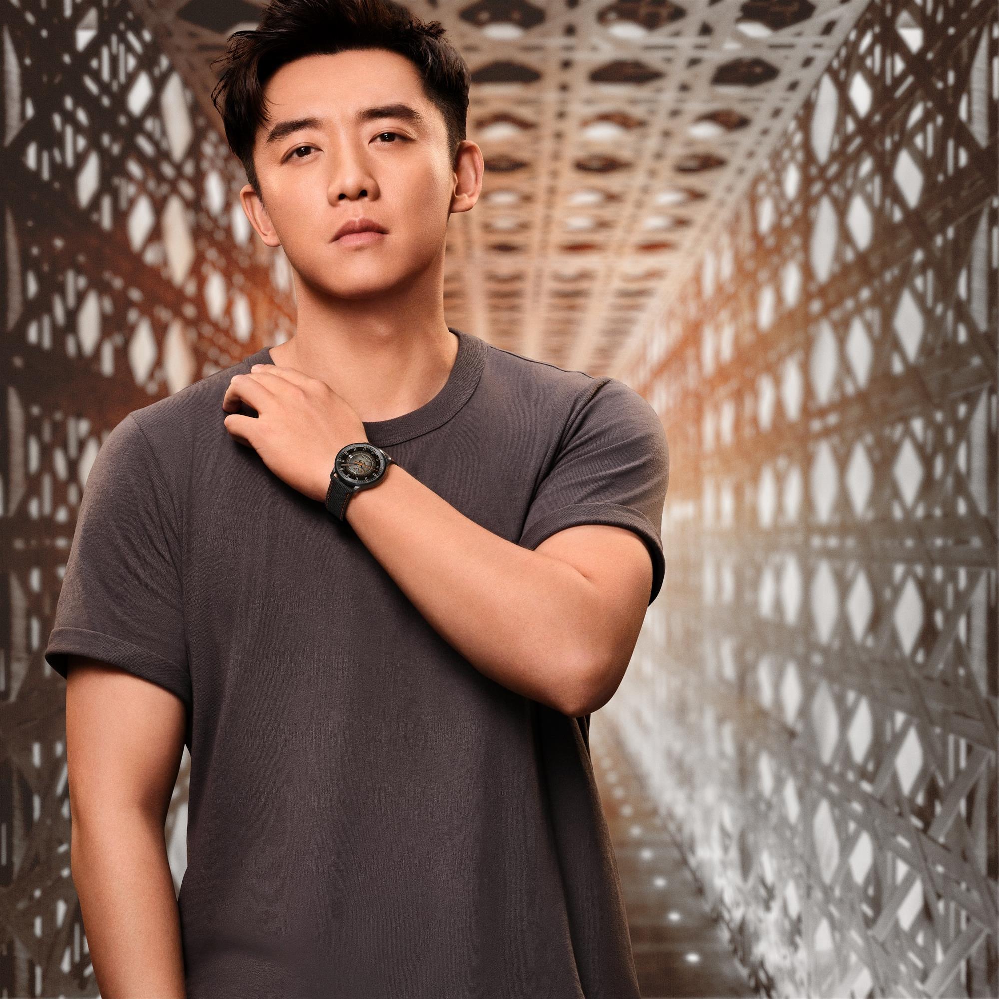 瑞士美度表品牌代言人郑恺活力演绎指挥官系列全新广告大片