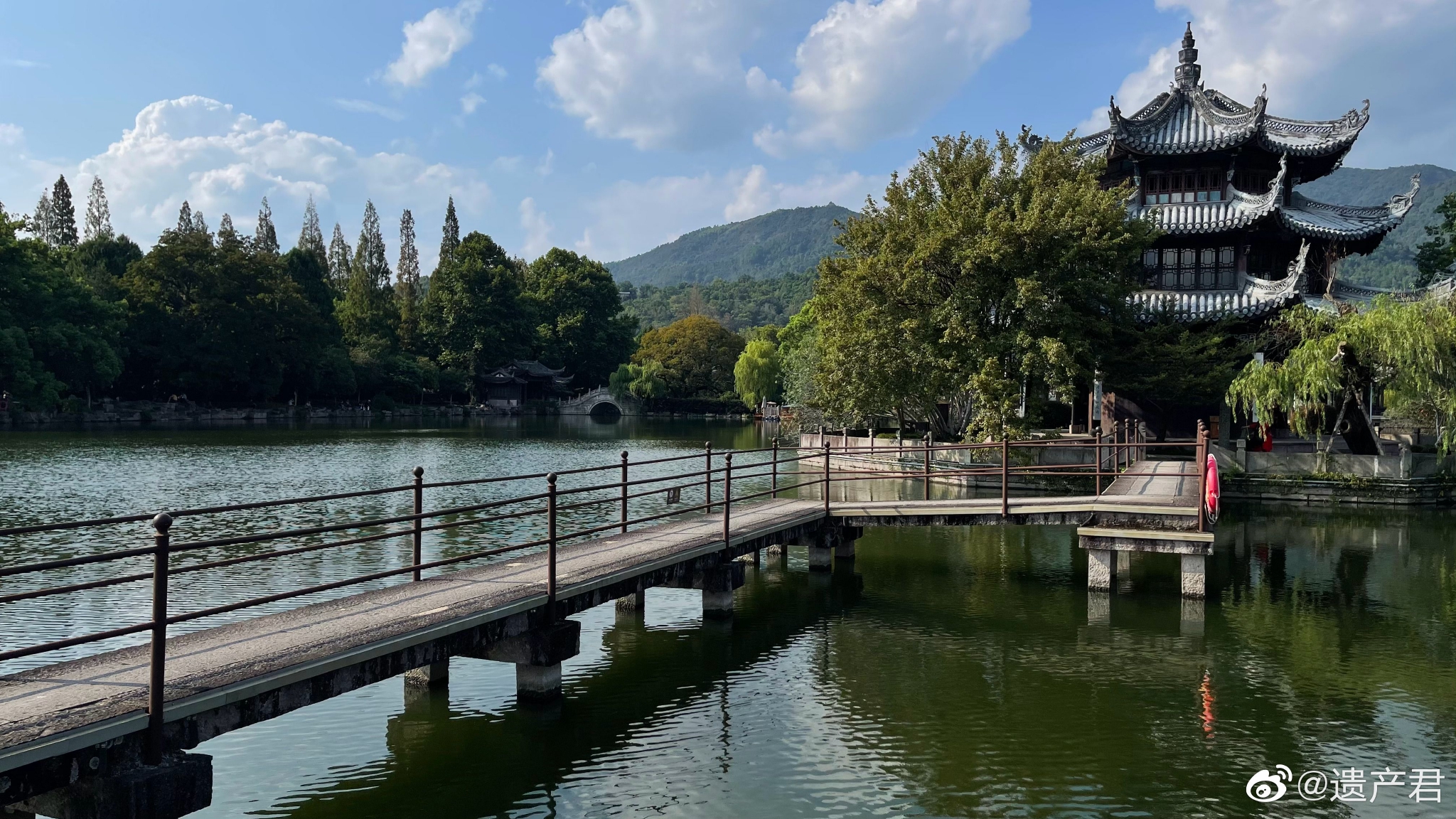 台州临海东湖,民国初年铁铸的护栏,近百年的历史……__财经头条