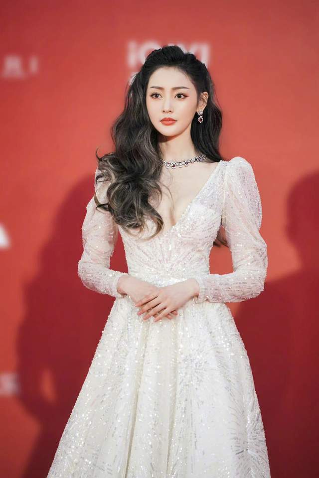 电影之夜红毯生图最美女星，比精修还惊艳，不愧是直男最爱女神休闲区蓝鸢梦想 - Www.slyday.coM