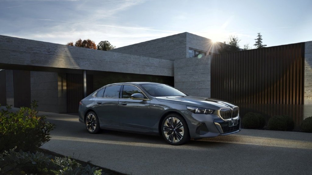 宝马i5上市油电同价真的值这个价吗