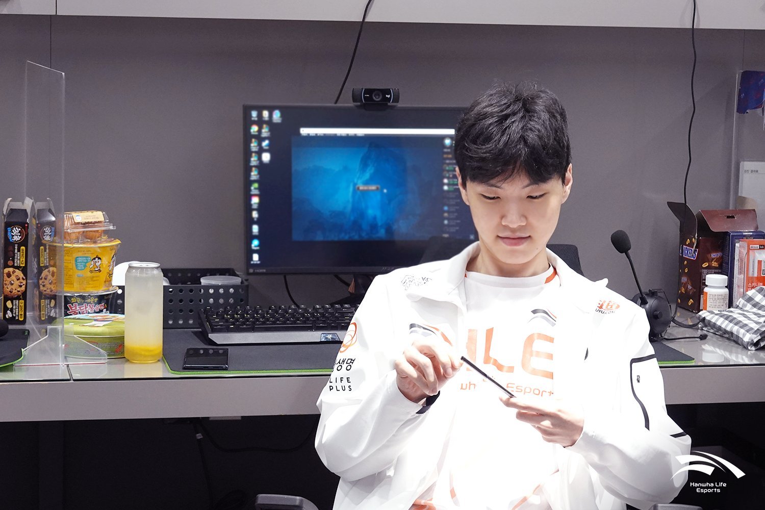 hle战队官推更新:在粉丝们的支持下