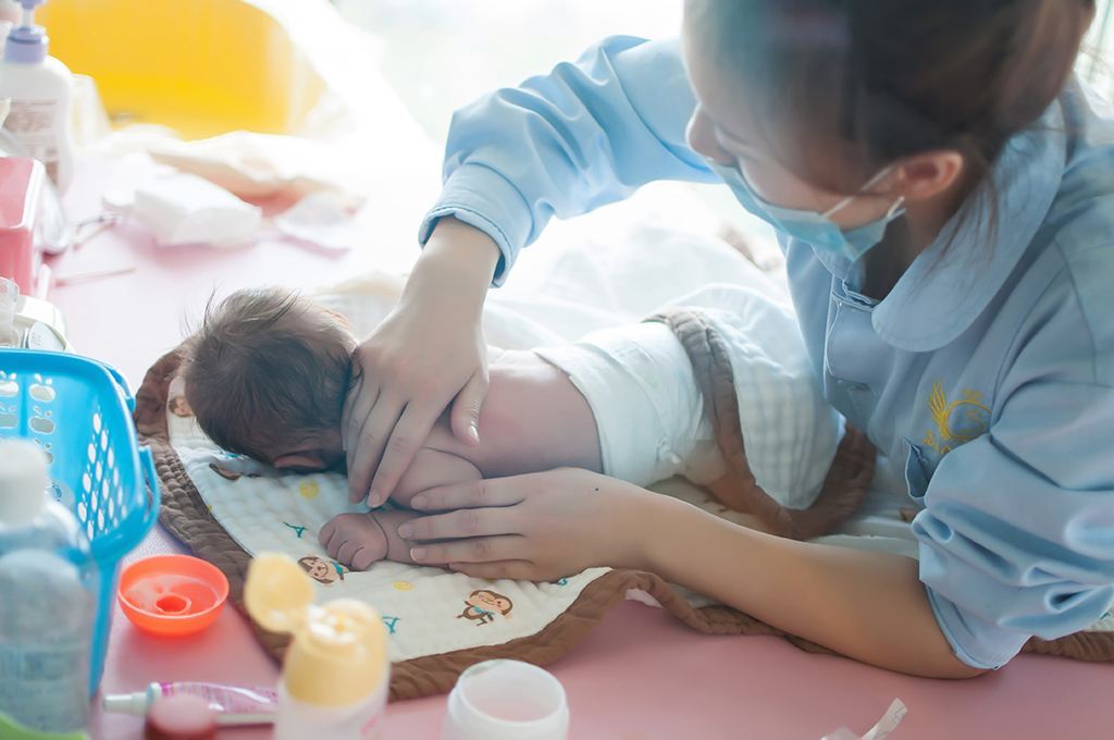 遭遇孩子“二月闹”，妈妈别慌，学会7招让娃睡得香长得快休闲区蓝鸢梦想 - Www.slyday.coM
