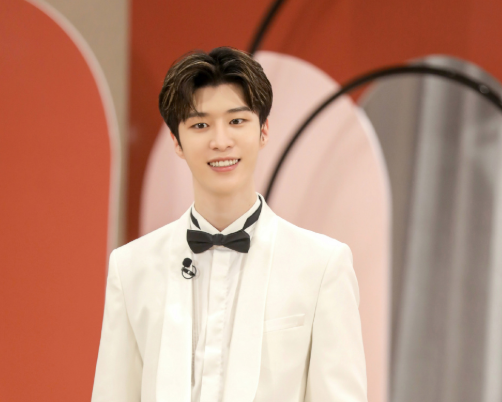 关晓彤半夜发文告白,对象却不是鹿晗,看清文案:范丞丞摊上事了