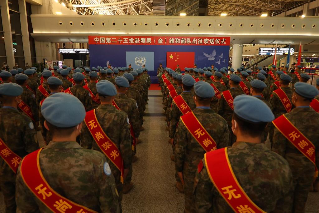中国第25批赴刚果(金)维和部队第一梯队出征