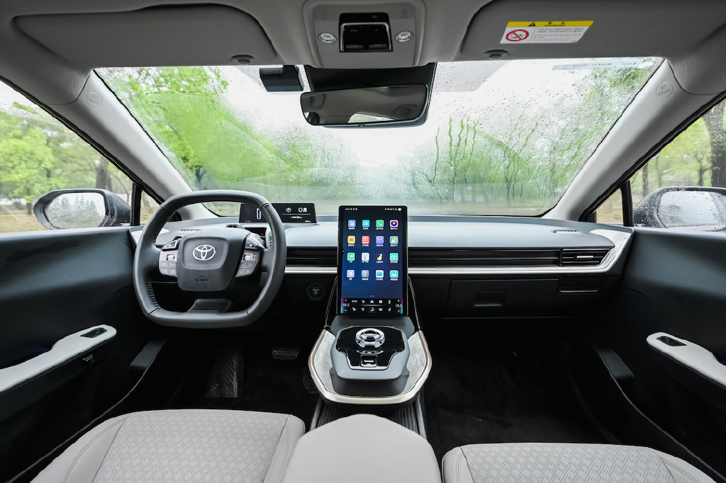 新浪汽车>汽车看点>自媒体>正文>内饰部分,在bz3上我们看到了丰田近十