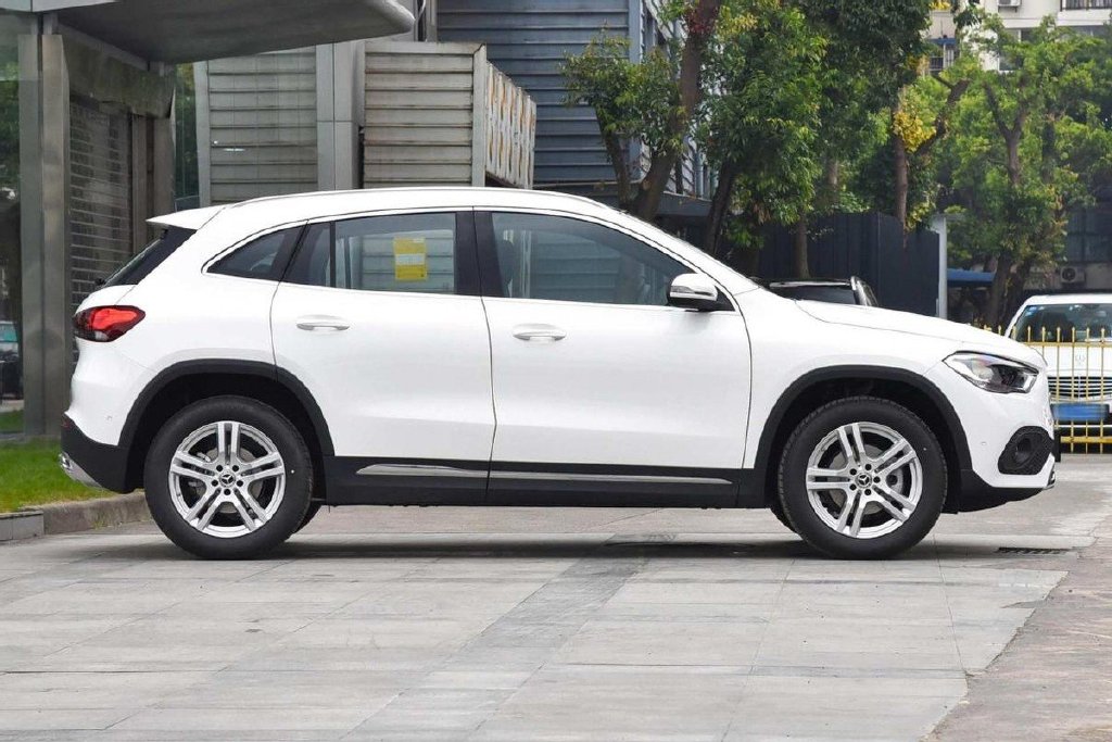 好看又亲民的奔驰suv全系自动挡油耗还低实拍奔驰gla入门版