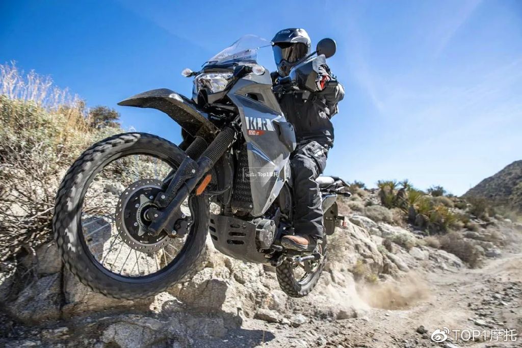 在海外市场,川崎klr 650s的起售价为6899美元,高配车型8,199美元,其实
