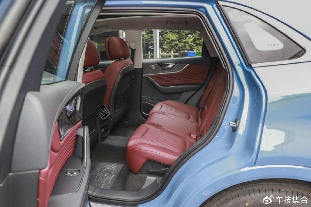 20t爆发252马力标配8at红旗hs5这次爆改真要平替bba