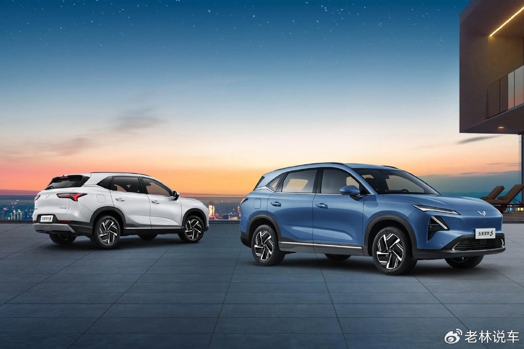 五菱星光s新能源来了,颜值漂亮,后排空间宽敞,预售10.28万起-新浪汽车