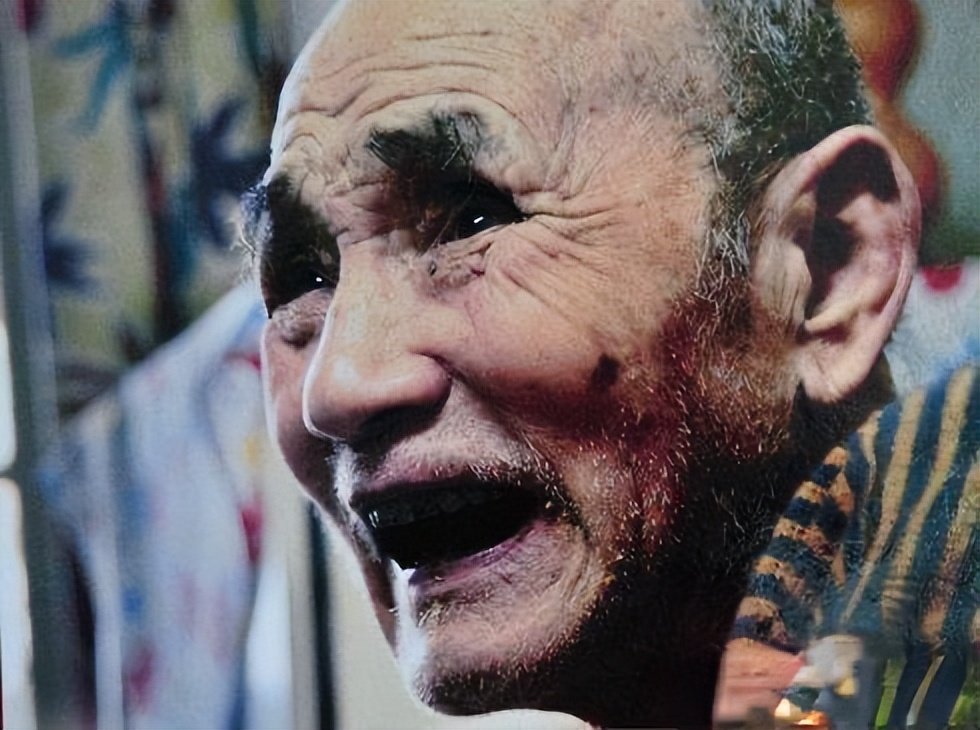 看了“二舅”，想起了靠蹬三轮车捐款35万元的他，你还记得吗？休闲区蓝鸢梦想 - Www.slyday.coM