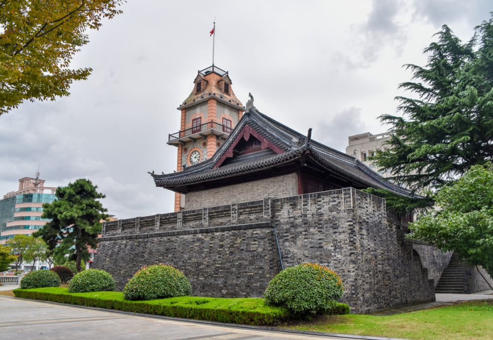 南通市中心两座标志性建筑,一中一西完美结合,是这座城市的形象