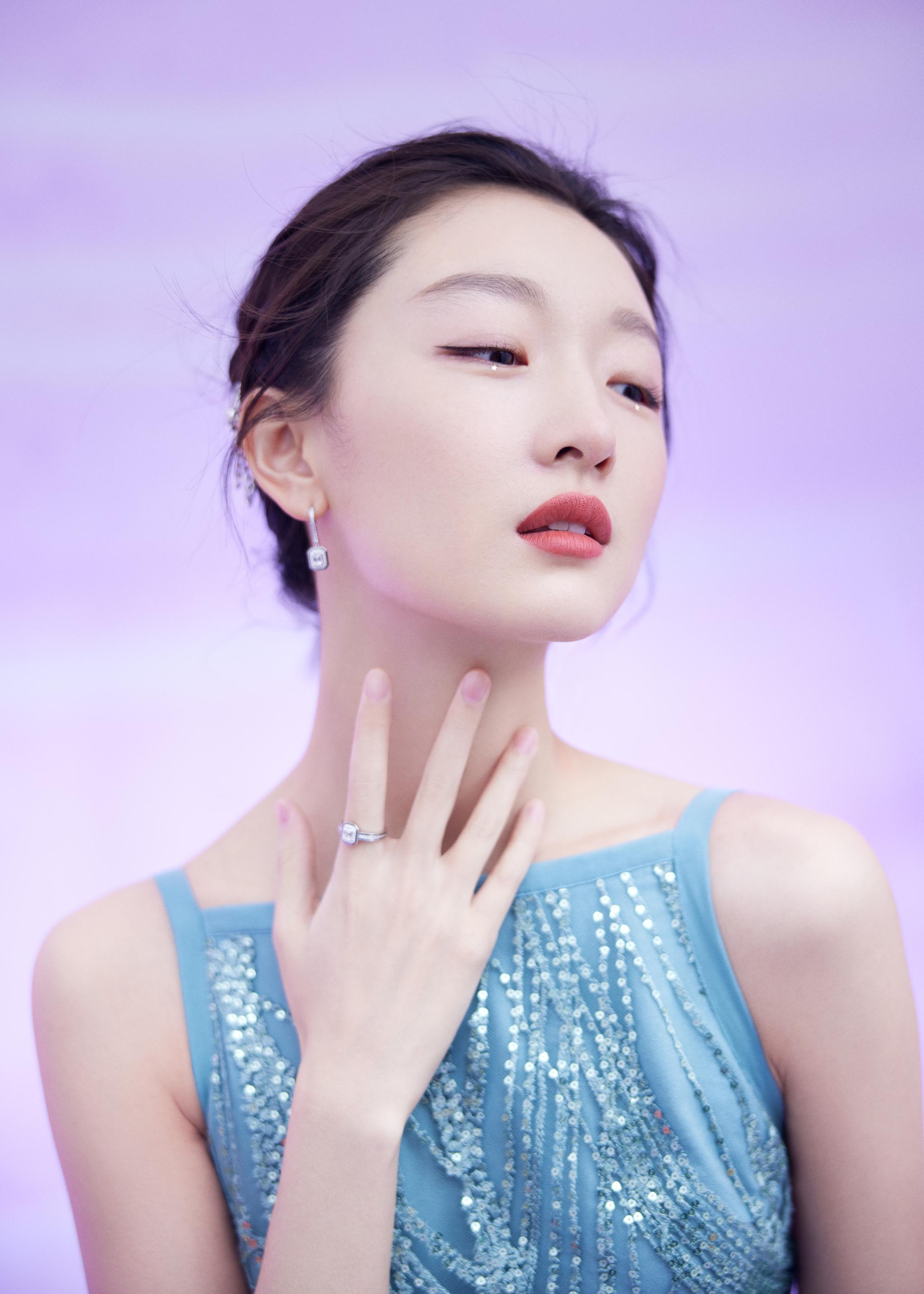 品牌代言人周冬雨佩戴最新vendome