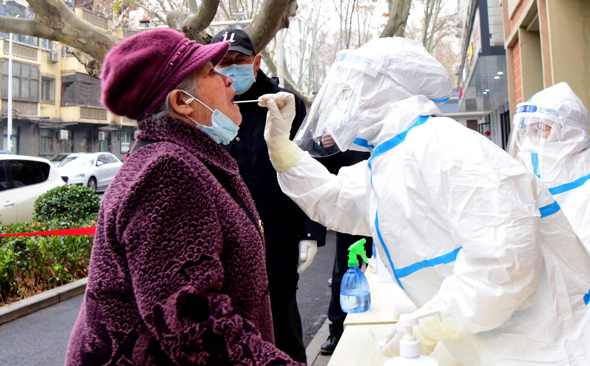 和病毒赛跑郑州抗疫一线的坚守