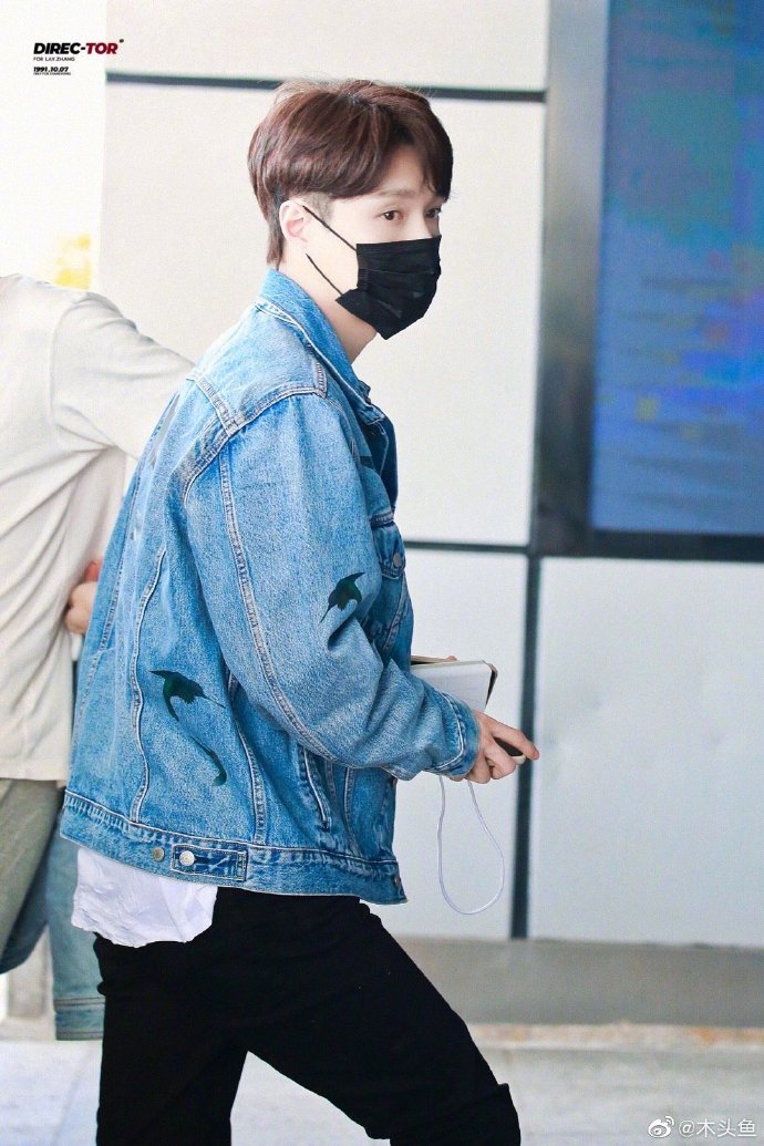 张艺兴蓝色牛仔外套清新帅气顺毛小绵羊温柔又元气的蓝朋友