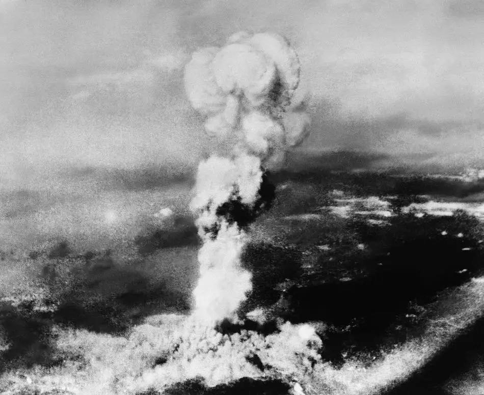 广岛原子弹为什么不在地面引爆而是在高空?|广岛|原子弹|引信_新浪新闻