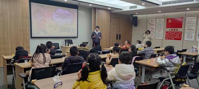 托管服务免费，课程不打折扣！这个园区开了一个寒假爱心托管班休闲区蓝鸢梦想 - Www.slyday.coM