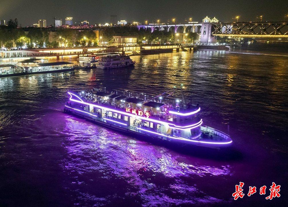 日均接待8万人次,"十一"假期武汉百年老轮渡"火"了|轮渡|江汉关|中华