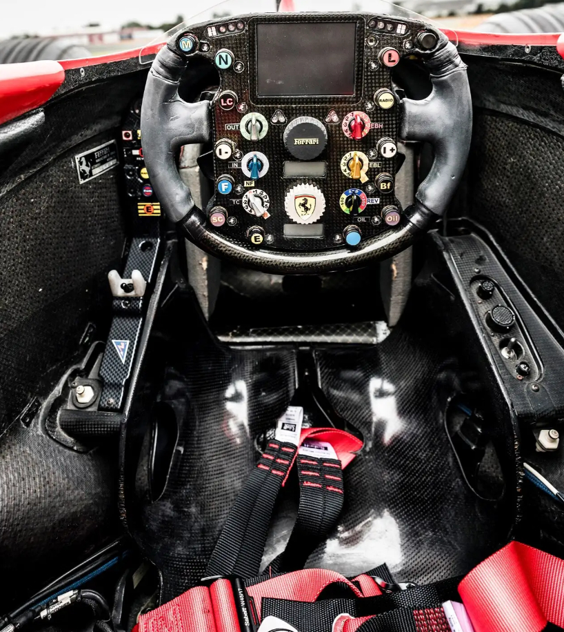 舒马赫曾经的战车法拉利f2003ga价格放最后一张图了