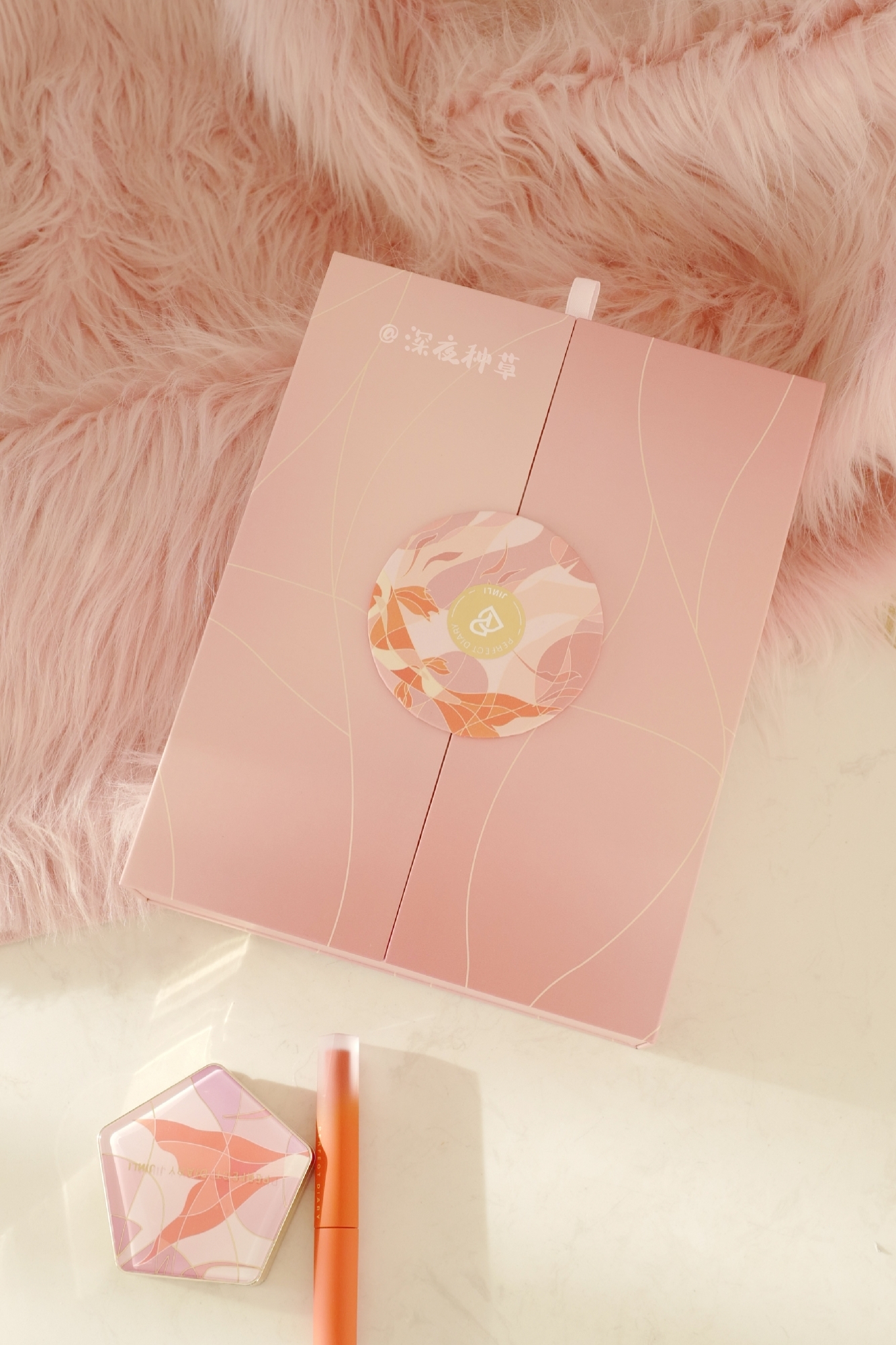 get一只粉色锦鲤看着就感觉获得了好运