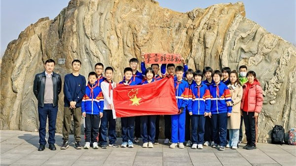 传承雷锋精神,争做文明少先队 ——北京市第五中学分校学雷锋活动纪|雷锋精神|第五中学|少先队_新浪新闻