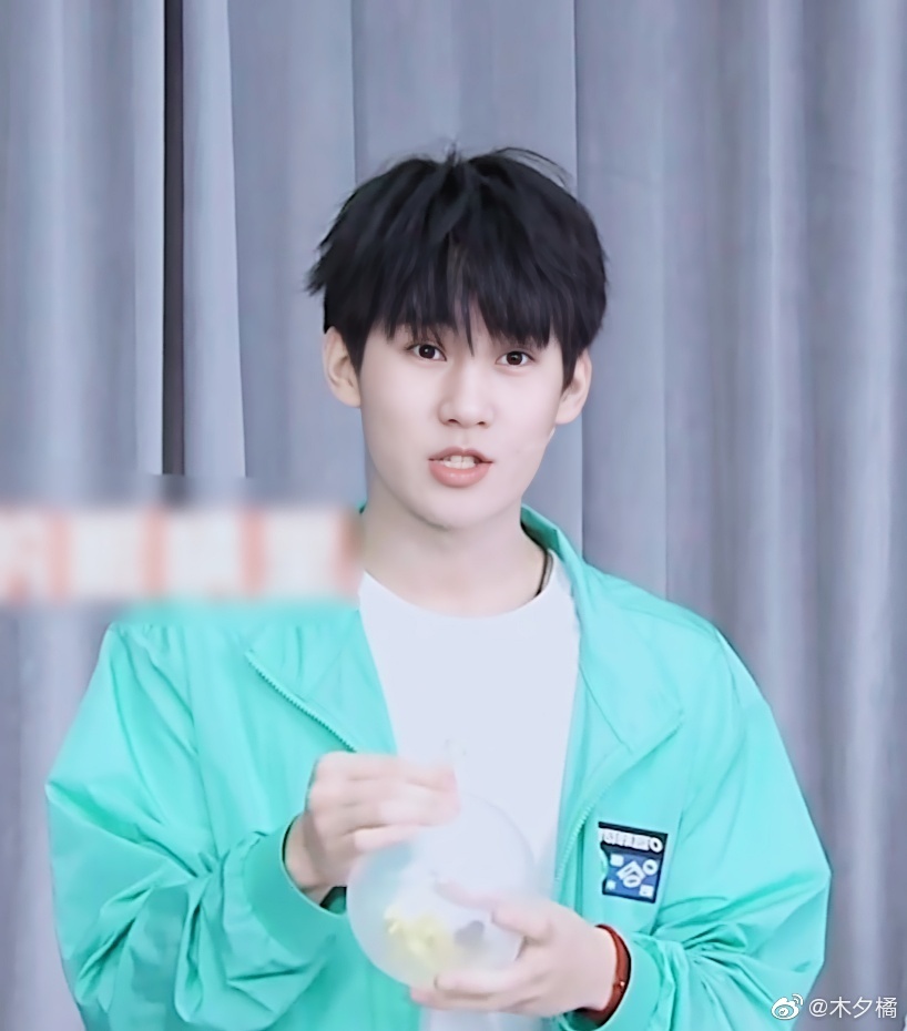 张真源运动特辑饭修图 可可爱爱的丰富小表情……__财经头条