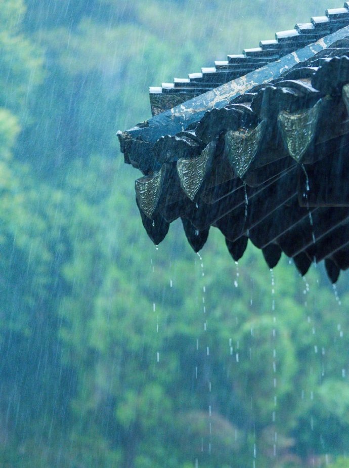 檐雨稍霏微,窗风正萧瑟.清宵一觉睡,可以销百疾.