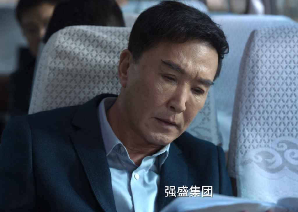 老戏骨吴刚亲自否认整容传闻,称脸肿是因为肾积水,网友却不买账