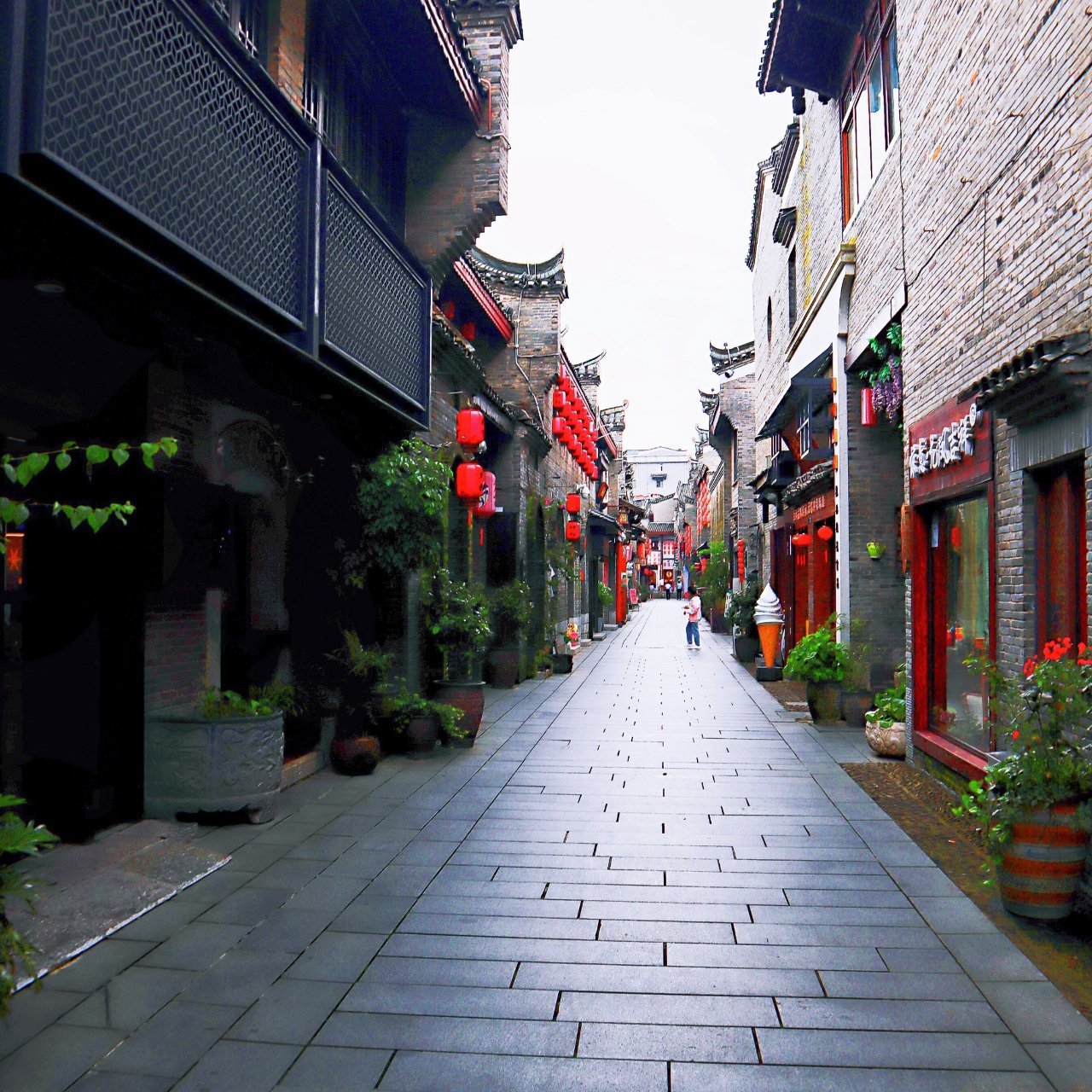 走进东西巷,一个古镇风格的商业街,感受历史的气息