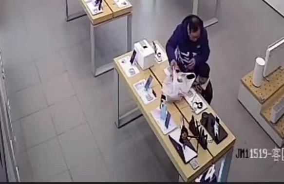 安徽一男子教5岁儿子偷手机，被民警找到后，孩子还称是自己要拿的，和爸爸买关系休闲区蓝鸢梦想 - Www.slyday.coM