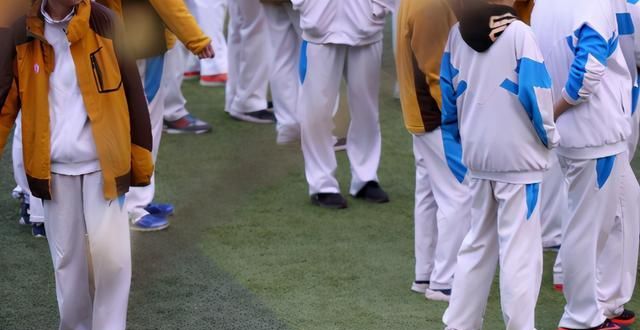 高中正在兴起“新攀比”方式,男同学间更为激烈,老师也无可奈何休闲区蓝鸢梦想 - Www.slyday.coM 高中正在兴起“新攀比”方式,男同学间更为激烈,老师也无可奈何休闲区蓝鸢梦想 - Www.slyday.coM