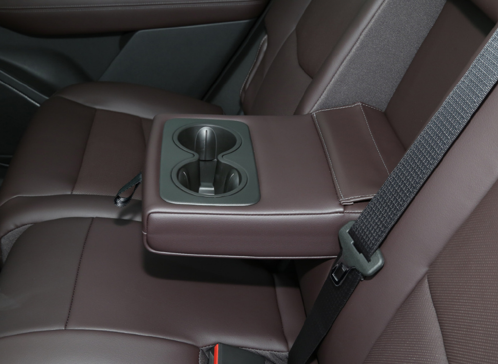 新车大对决！奥迪Q6对比凯迪拉克XT6，谁更值得买？