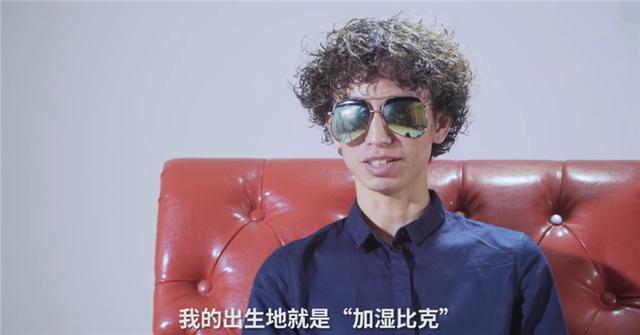 经纪人否认把庞麦郎当赚钱工具希望帮他解决经济困难