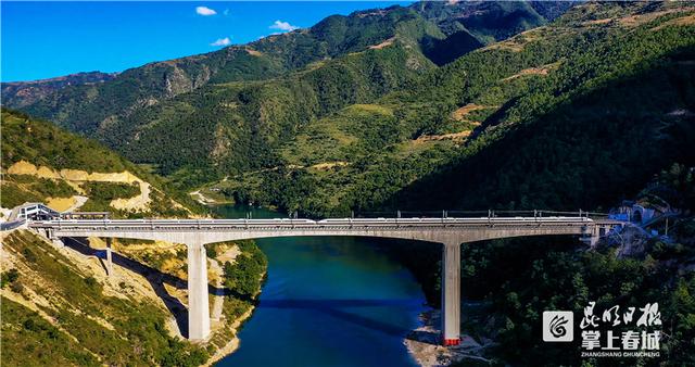 大临铁路小湾东站开通超30万群众受益