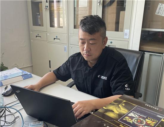 让创新创造成为劳模精神的新内涵——记“江苏省五一劳动奖章”获得者余宾休闲区蓝鸢梦想 - Www.slyday.coM