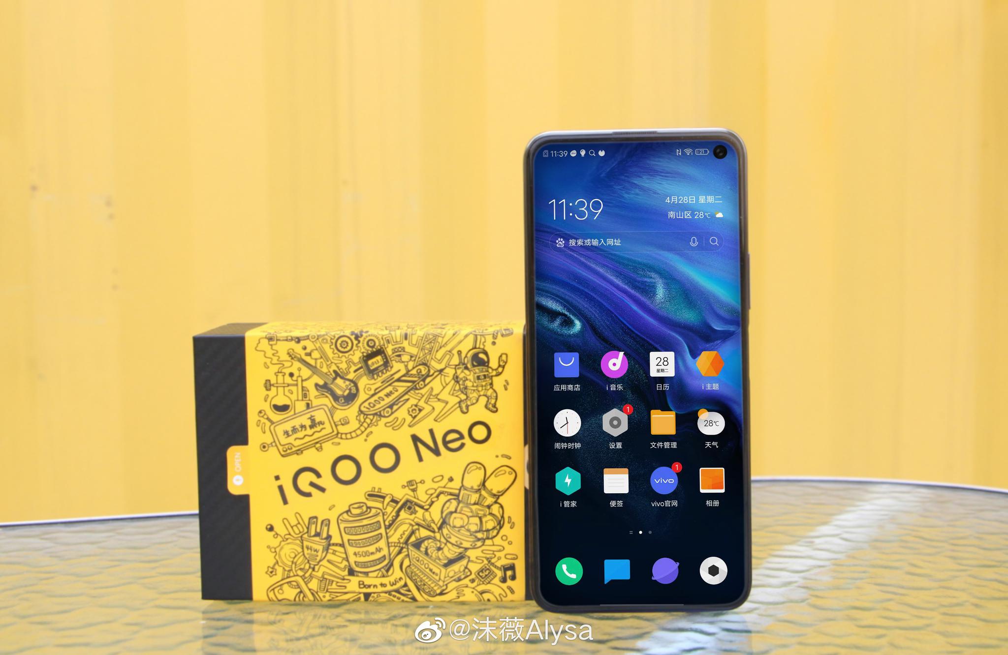 上手iqoo neo3夜幕黑,图赏来一组