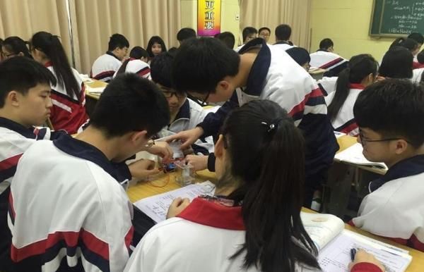 高中正在兴起“新攀比”方式,男同学间更为激烈,老师也无可奈何休闲区蓝鸢梦想 - Www.slyday.coM 高中正在兴起“新攀比”方式,男同学间更为激烈,老师也无可奈何休闲区蓝鸢梦想 - Www.slyday.coM