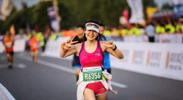 为得老板赏识,马拉松夺冠,亚军:从没见过她,原来是靠作弊