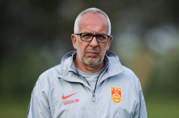 深圳下一笔签约浮出水面,试训已征服主帅,加盟需放弃英国国籍