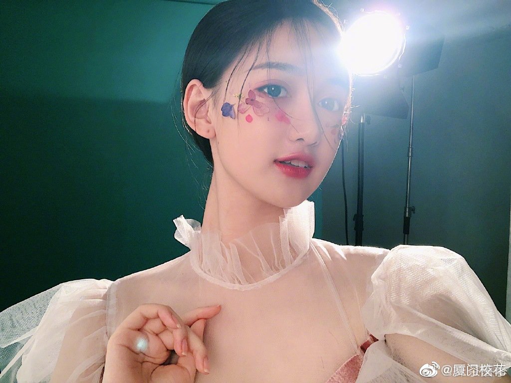 她叫马萱,98年,就读于中国传媒大学,身高171cm,满分十分计