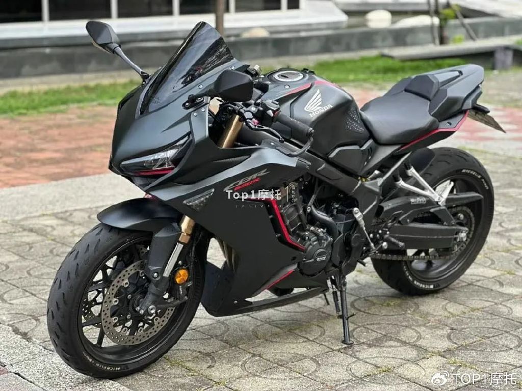 本田进口摩托开启年终大促,cbr650r直降3万,cb750只要6万多-新浪汽车
