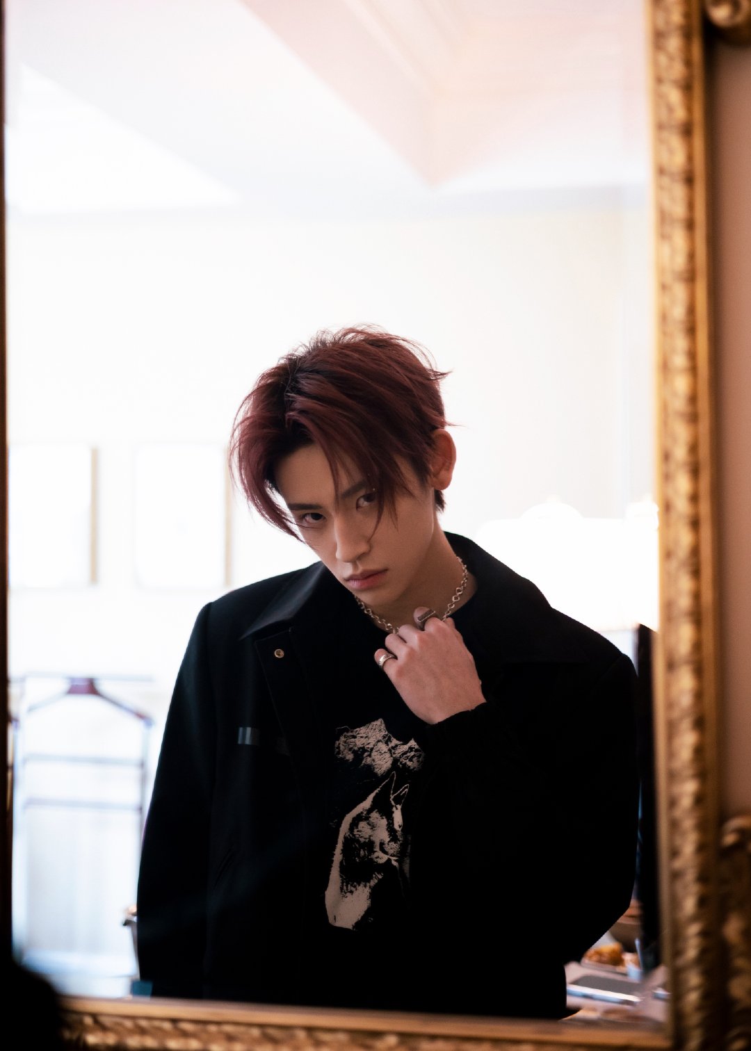 日前小鬼王琳凯亮相stuartweitzman北京限时概念店活动